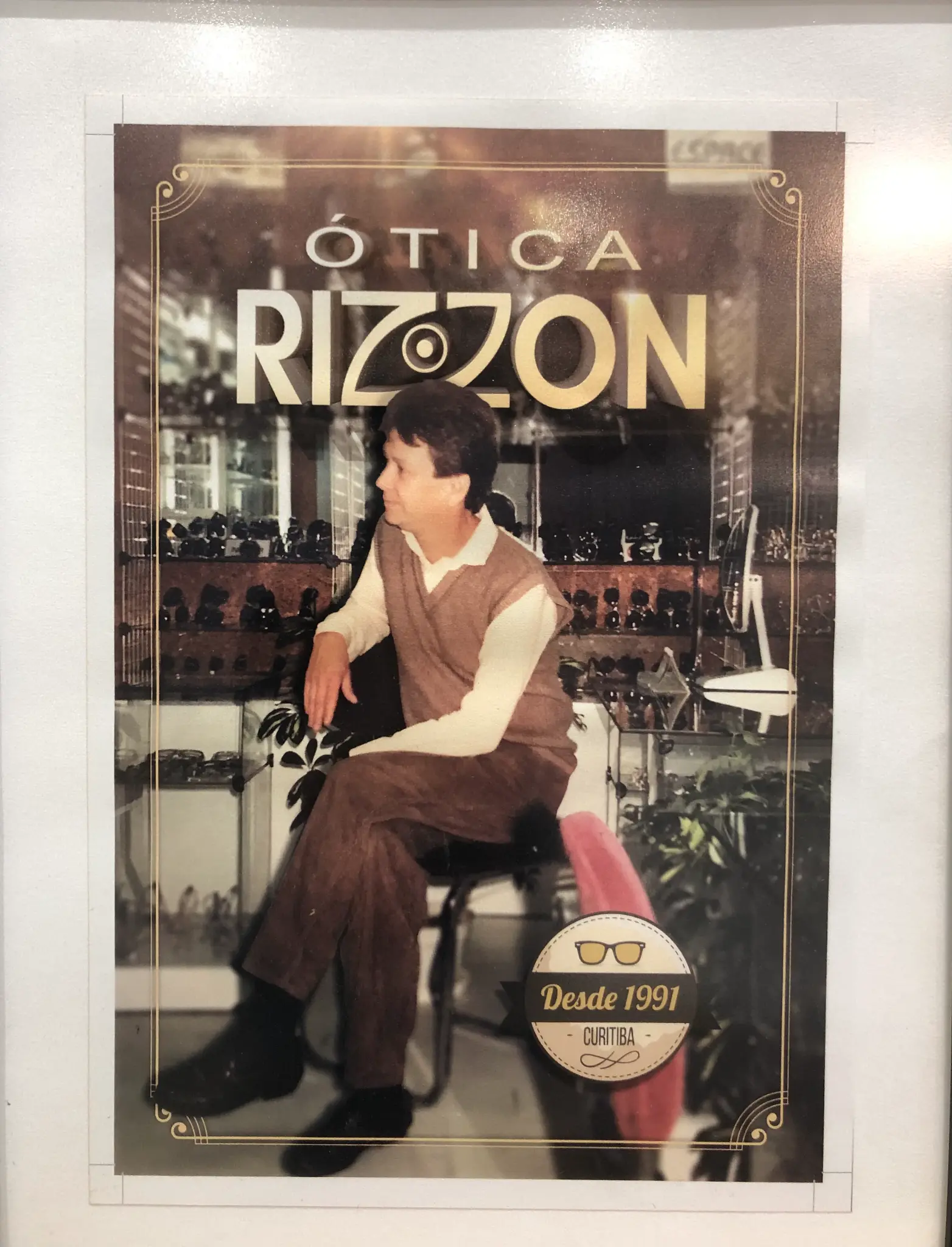 Foto histórica do fundador Reinaldo Schultz na Ótica Rizzon